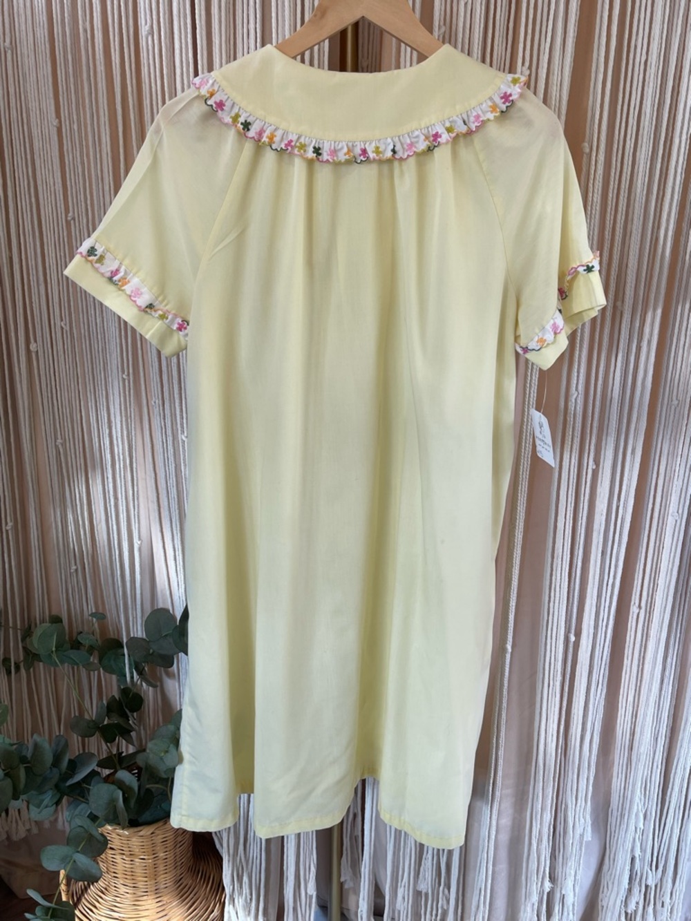 1960s vintage Light yellow snap front house dress with floral embroidery trim - Picture 2 of 12